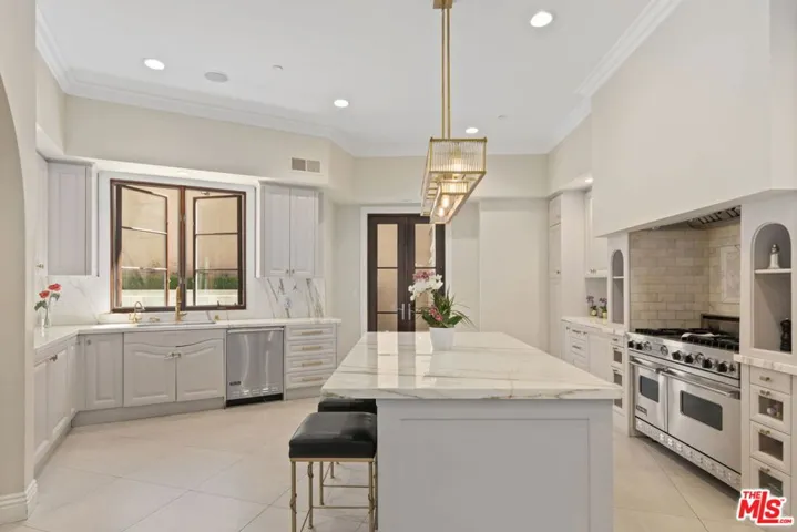 1465 N Robmar Drive, Beverly Hills, California 90210