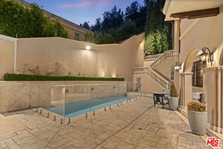 1465 N Robmar Drive, Beverly Hills, California 90210