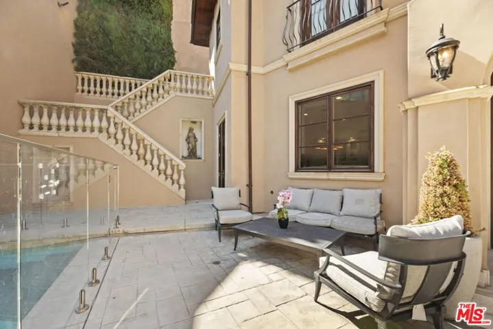 1465 N Robmar Drive, Beverly Hills, California 90210