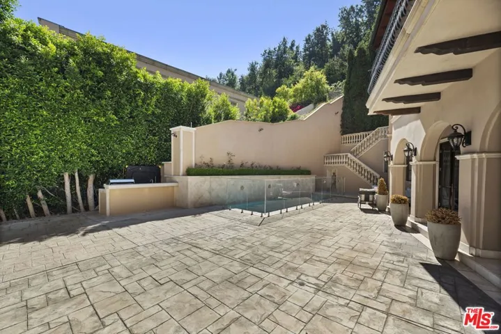 1465 N Robmar Drive, Beverly Hills, California 90210