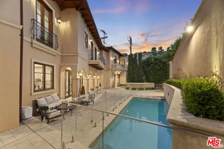 1465 N Robmar Drive, Beverly Hills, California 90210