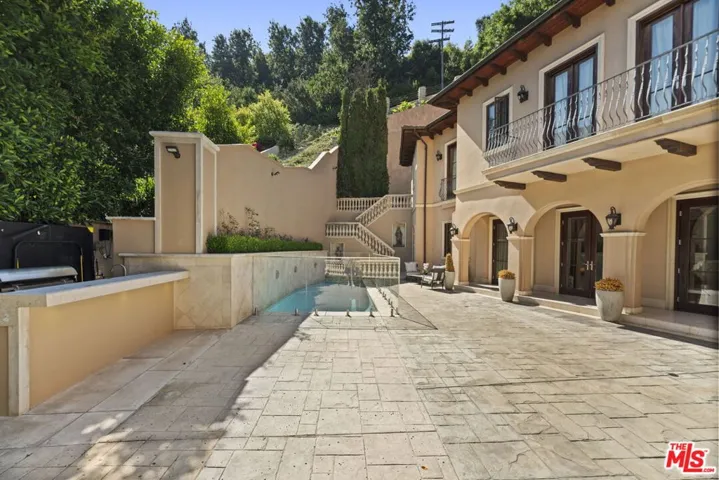 1465 N Robmar Drive, Beverly Hills, California 90210