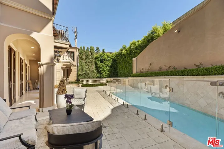 1465 N Robmar Drive, Beverly Hills, California 90210