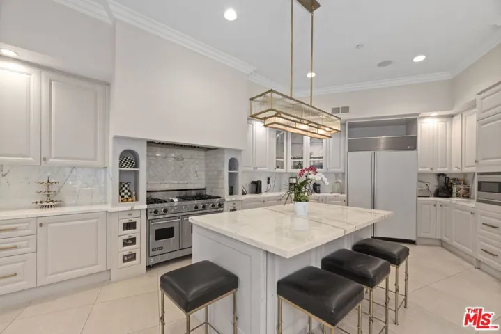 1465 N Robmar Drive, Beverly Hills, California 90210