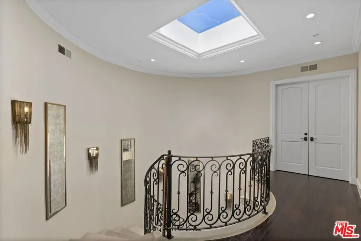 1465 N Robmar Drive, Beverly Hills, California 90210