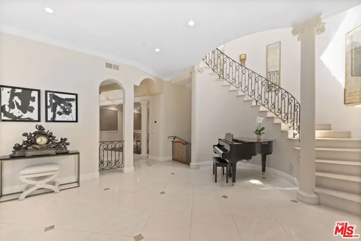 1465 N Robmar Drive, Beverly Hills, California 90210