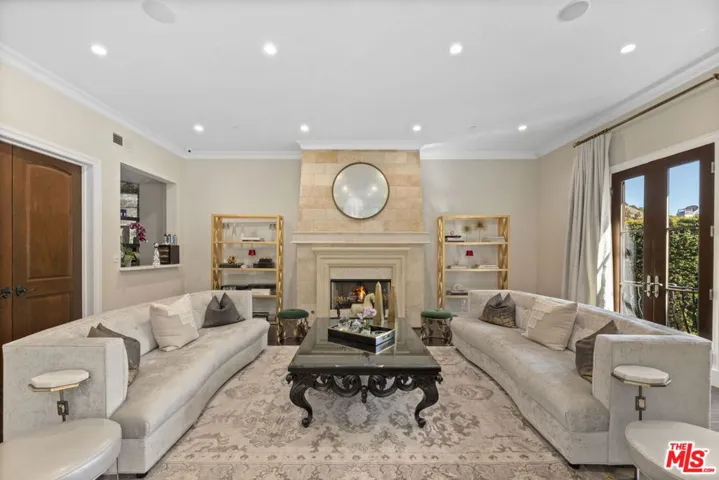 1465 N Robmar Drive, Beverly Hills, California 90210