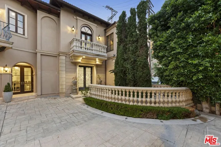 1465 N Robmar Drive, Beverly Hills, California 90210