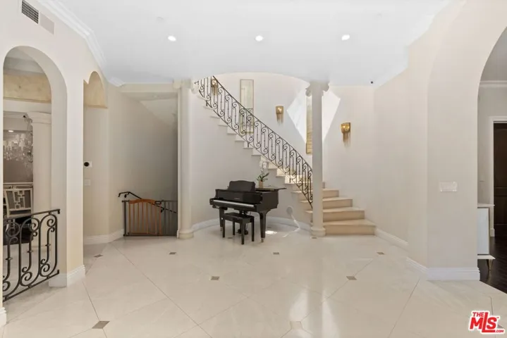 1465 N Robmar Drive, Beverly Hills, California 90210