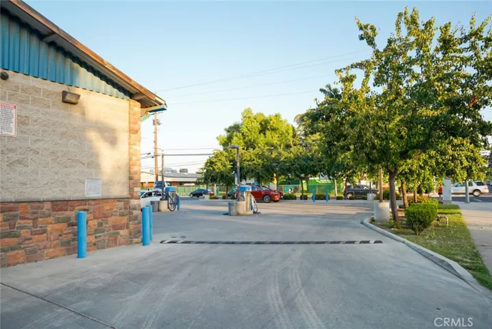 1220 W Houston, Visalia, California 93291