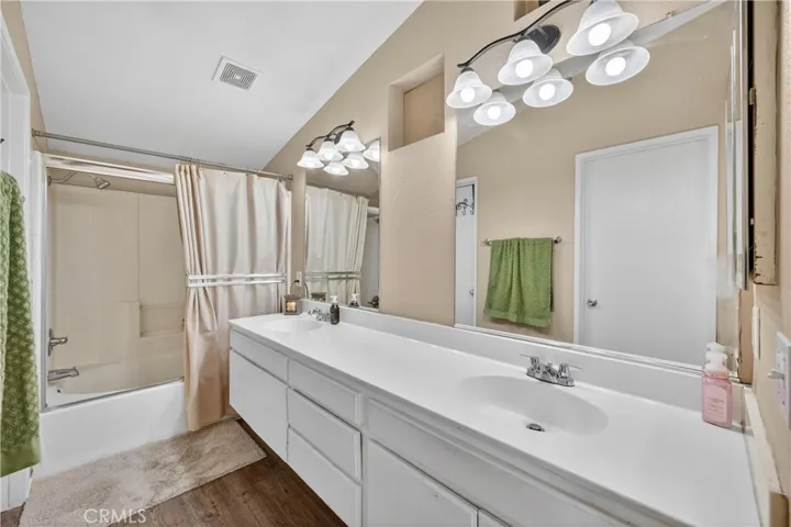 Hall Bath, Upstairs