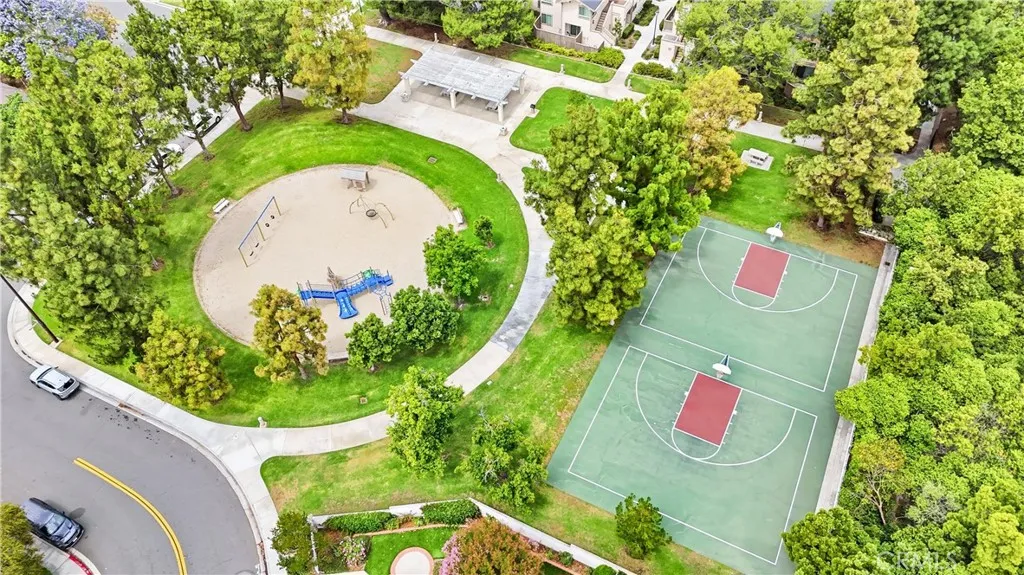 Over 20 Parks, 22 pools, 2 lakes, multiple sport courts, pickleball, tennis, boating - Living in Woodbridge is like no other community in Irvine.