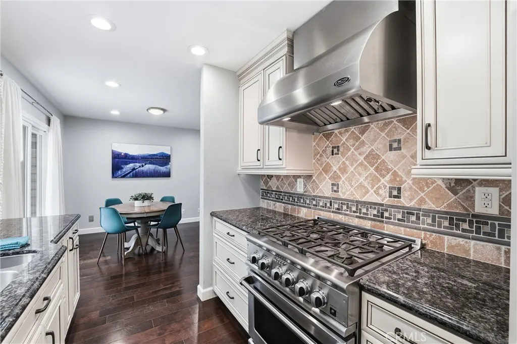 Can you imagine creating your next culinary masterpiece on this stove?