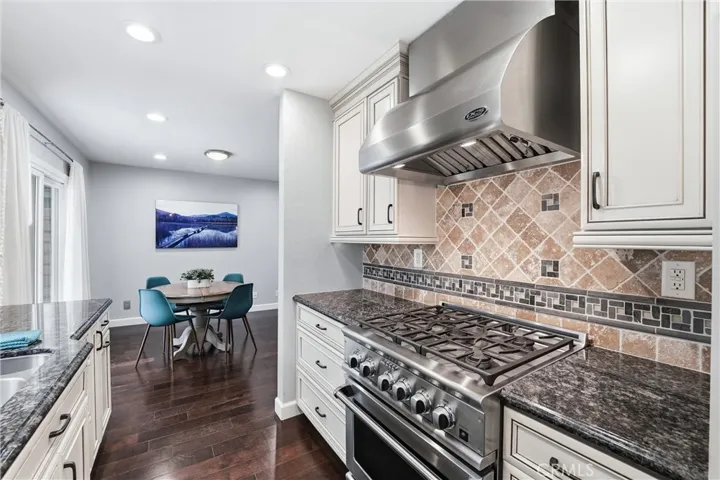 Can you imagine creating your next culinary masterpiece on this stove?
