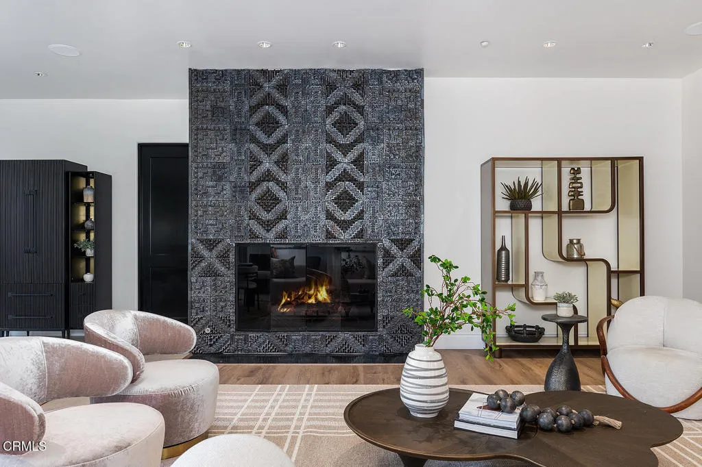 345 E Colorado Blvd #203 007-mls