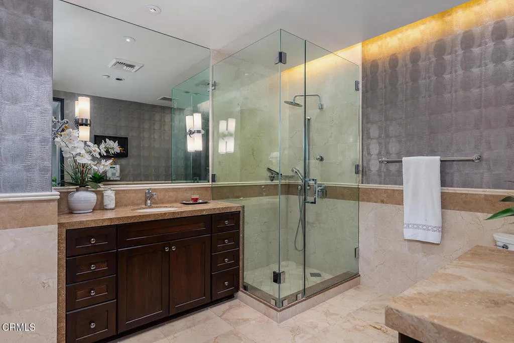 345 E Colorado Blvd #203 025-mls