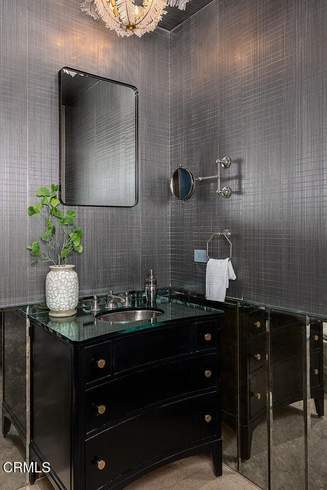 345 E Colorado Blvd #203 014-mls