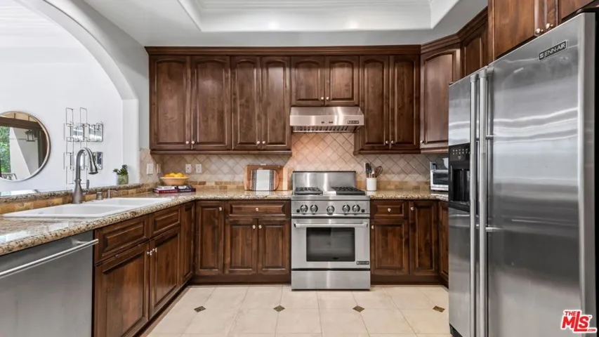 11582 Moorpark Street 104, Studio City, California 91602 — photo 4