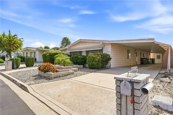 Located in the 55+ community at Spring Knolls!