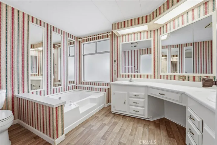 Primary En Suite with large soaking tub and dual sinks!