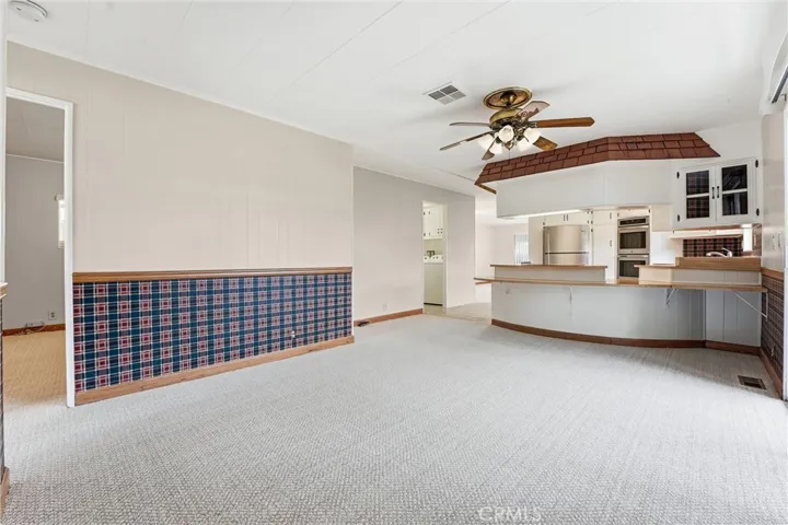 Large Family Room with brand NEW carpeting!
