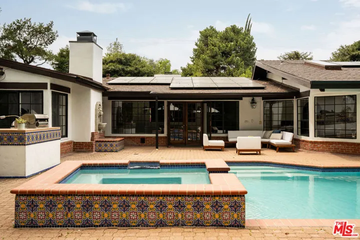 Pool & Spa