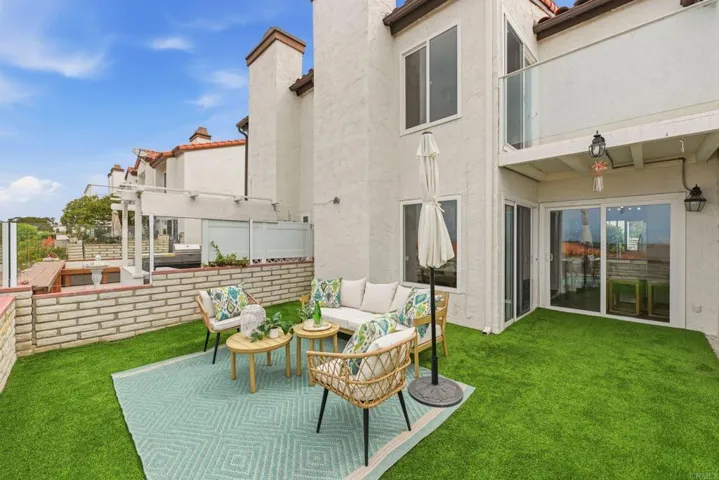 6717 Clover Court, Carlsbad, California 92011