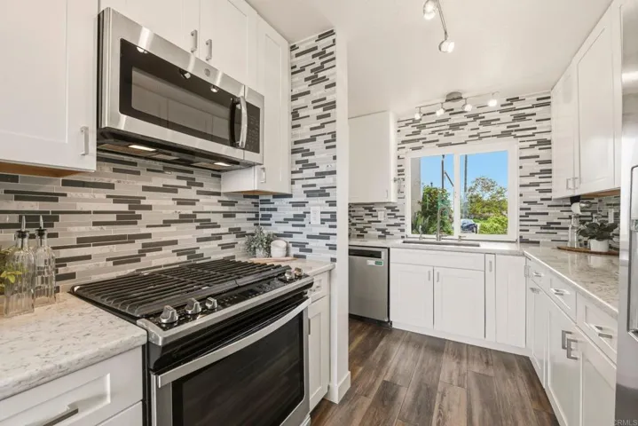 6717 Clover Court, Carlsbad, California 92011