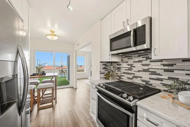 6717 Clover Court, Carlsbad, California 92011