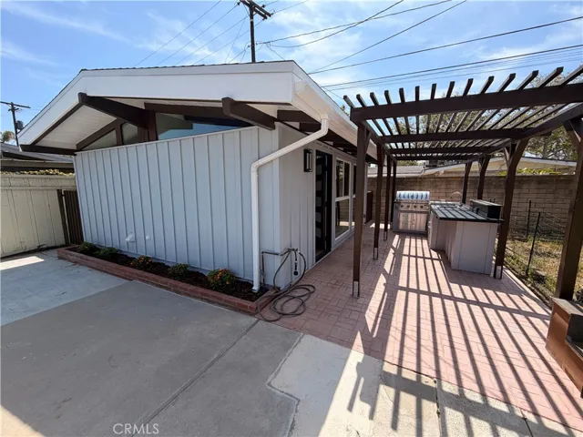 3035 A Lees, Long Beach, California 90808
