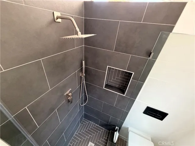 3035 A Lees, Long Beach, California 90808