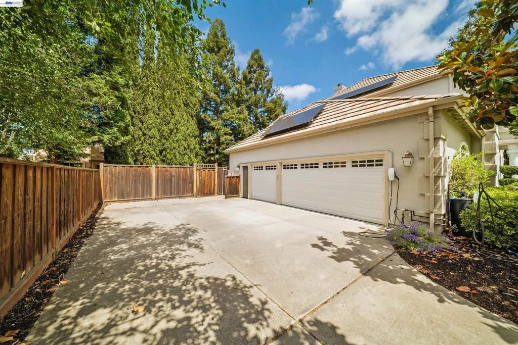 3 Car Garage