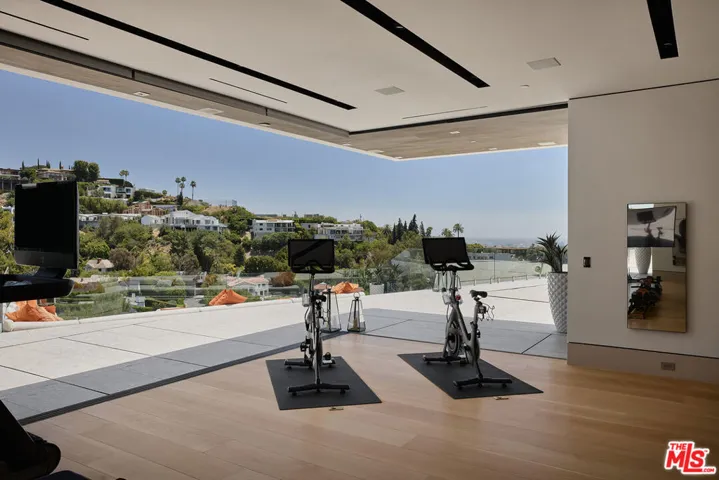 9330 Flicker Way, Los Angeles, California 90069