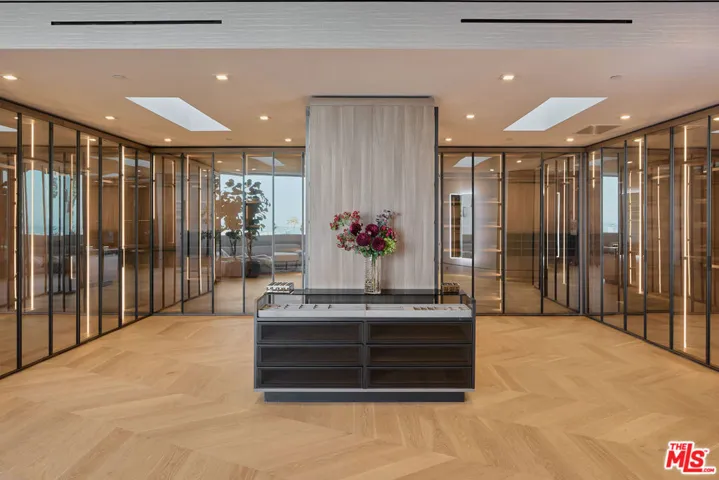 9330 Flicker Way, Los Angeles, California 90069