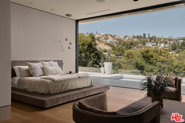 9330 Flicker Way, Los Angeles, California 90069