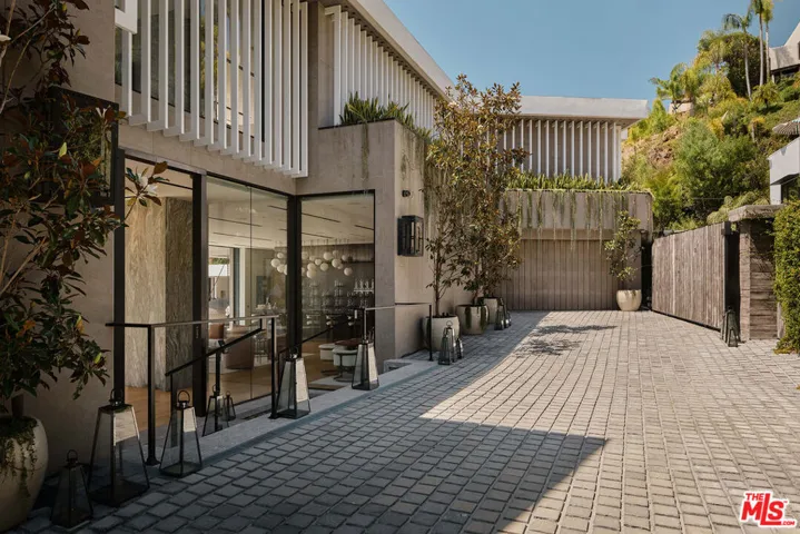 9330 Flicker Way, Los Angeles, California 90069