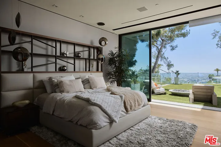 9330 Flicker Way, Los Angeles, California 90069
