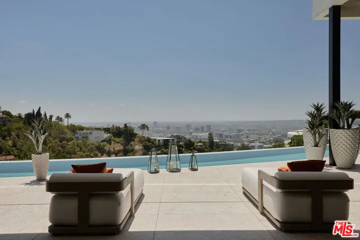 9330 Flicker Way, Los Angeles, California 90069
