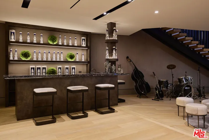 9330 Flicker Way, Los Angeles, California 90069