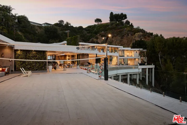 9330 Flicker Way, Los Angeles, California 90069
