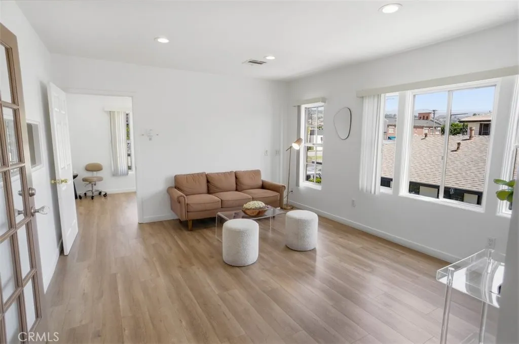 530 W Glenoaks Boulevard, Glendale, California 91202 — photo 5