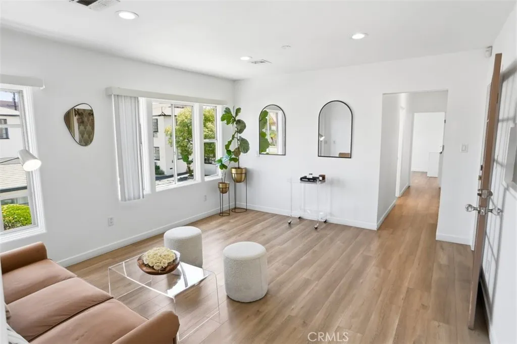 530 W Glenoaks Boulevard, Glendale, California 91202 — photo 4