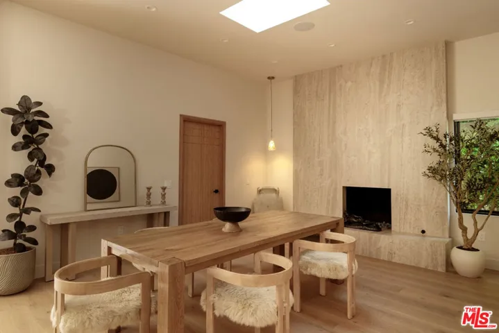 3637 Loadstone Drive, Sherman Oaks, California 91403