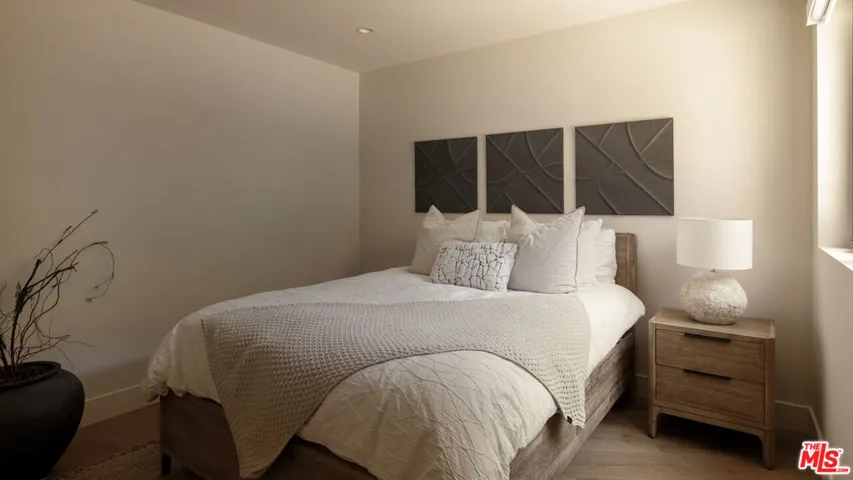 3637 Loadstone Drive, Sherman Oaks, California 91403