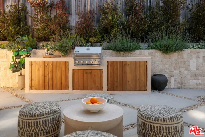 3637 Loadstone Drive, Sherman Oaks, California 91403