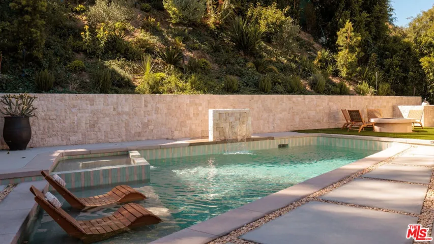3637 Loadstone Drive, Sherman Oaks, California 91403