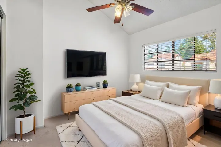 31-web-or-mls-17 virtually staged