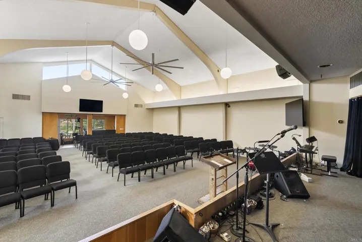 1109 E Fallbrook Street, Fallbrook, California 92028