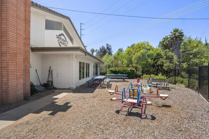 1109 E Fallbrook Street, Fallbrook, California 92028