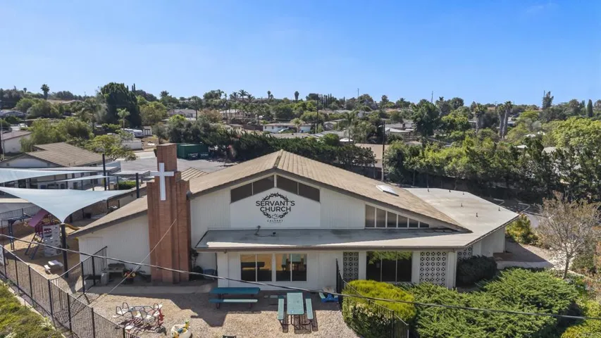 1109 E Fallbrook Street, Fallbrook, California 92028